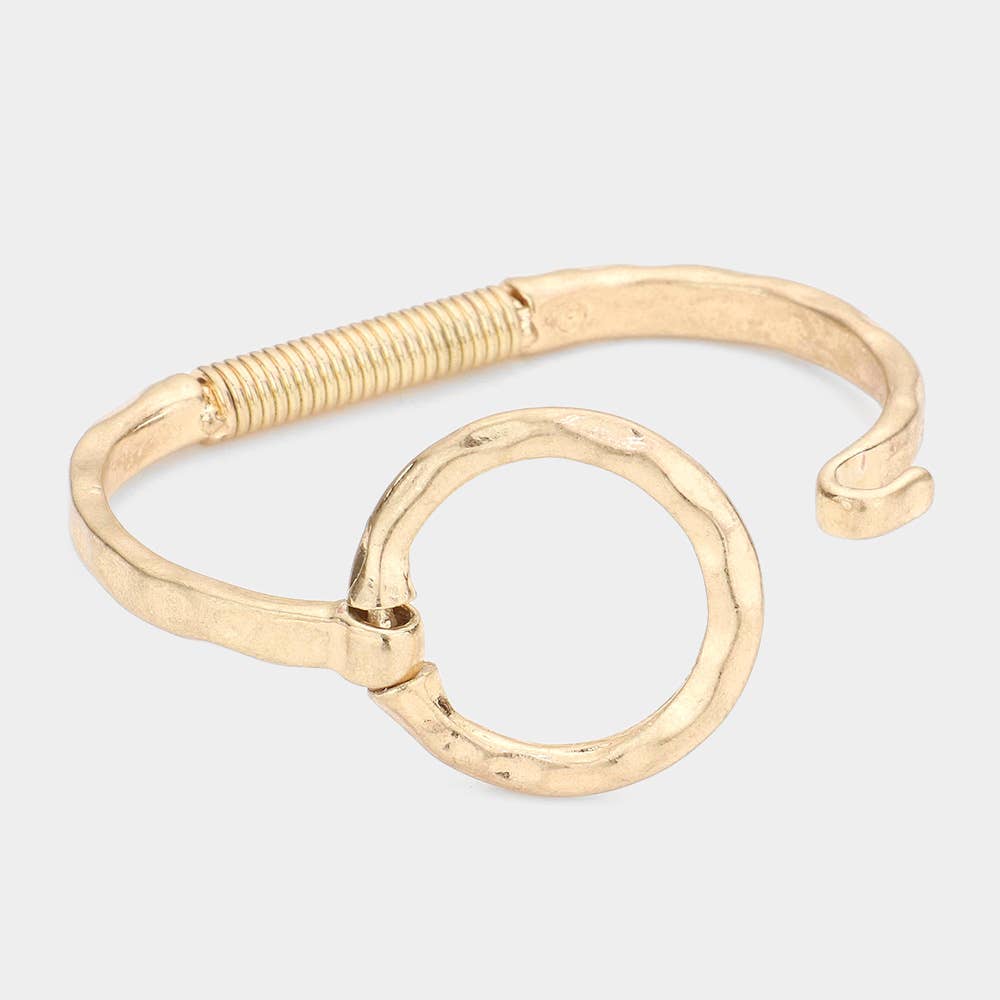 Hammered Open Metal Circle Hook Bracelet: WORN GOLD