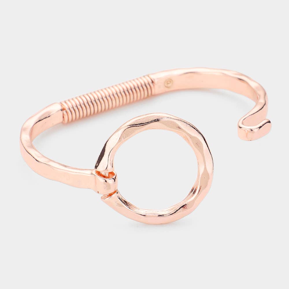 Hammered Open Metal Circle Hook Bracelet: WORN GOLD